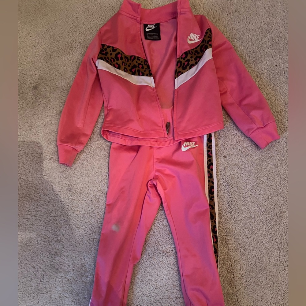 Nike zip up sweatsuit size 4T